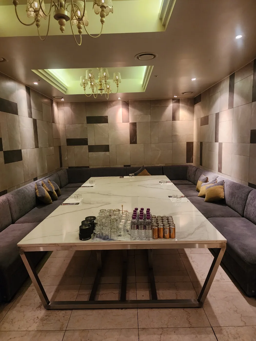 강남 멀리건 쩜오 Stone Gallery 룸