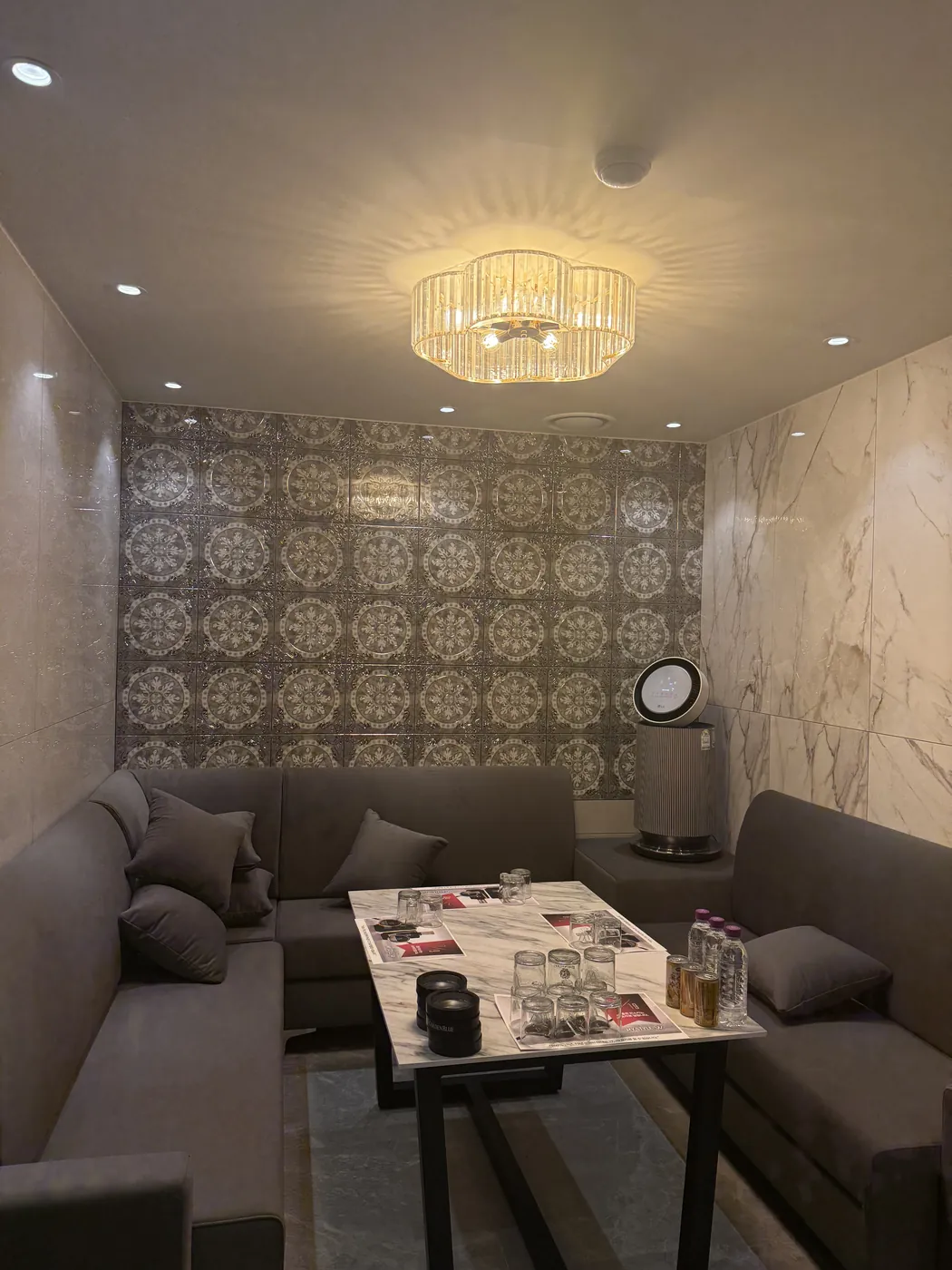 강남 멀리건 쩜오 Mosaic II 룸
