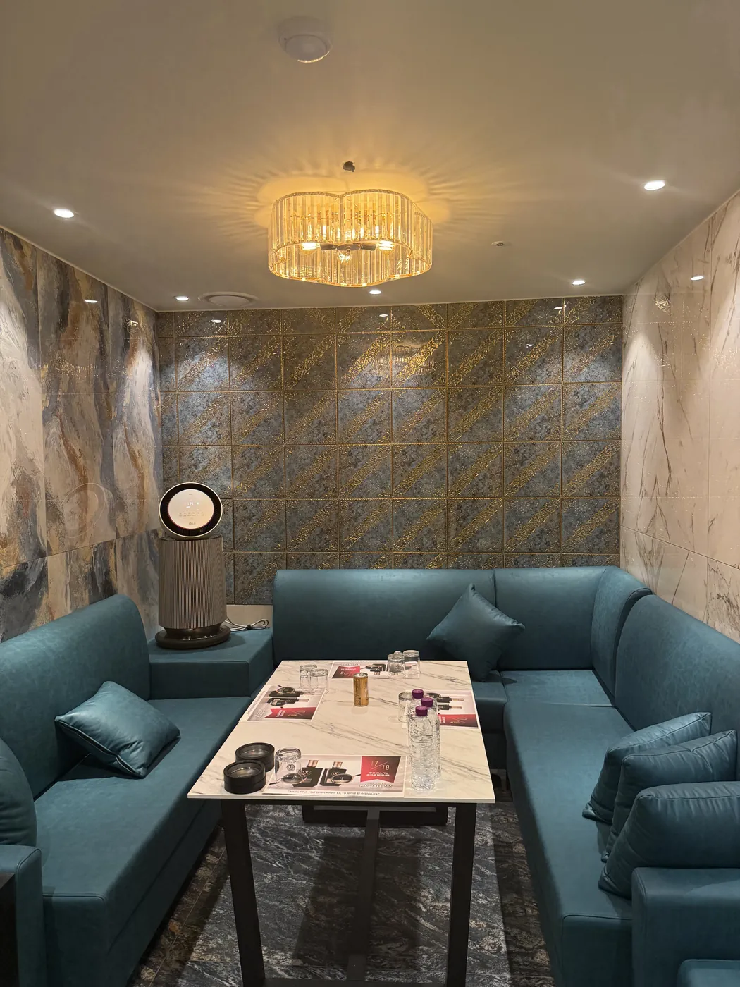 강남 멀리건 쩜오 Teal Salon 룸